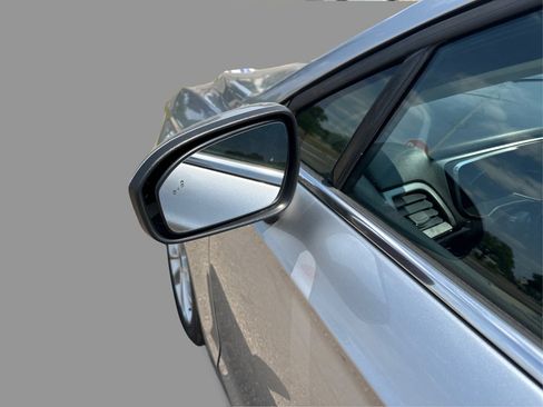 Used 2020 Ford Fusion SE FWD image 24
