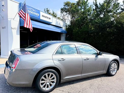 Used 2011 Chrysler 300 Limited RWD image 28