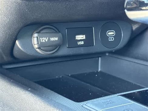 Used 2025 Hyundai Elantra Limited image 26