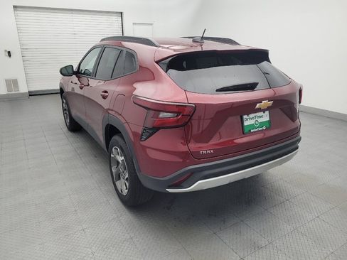 Used 2025 Chevrolet Trax LT FWD image 5