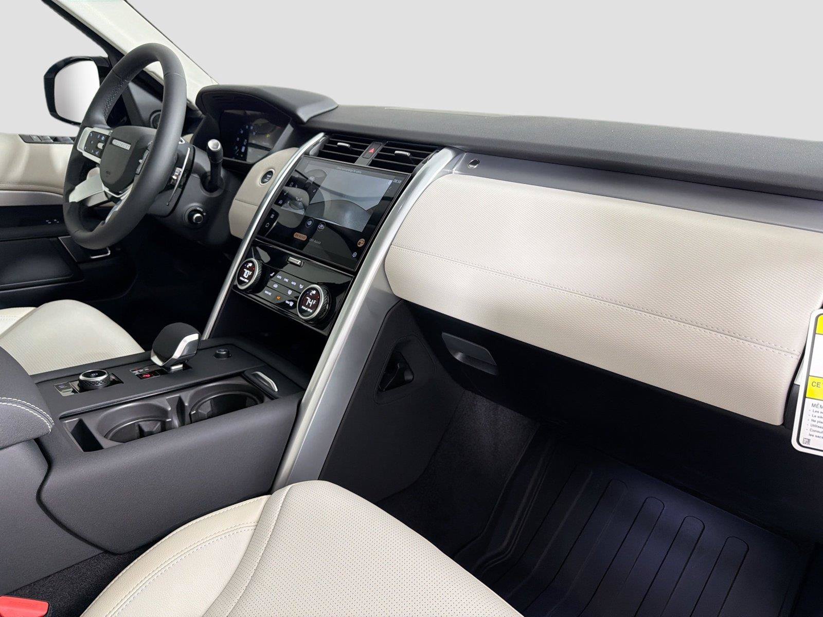 Certified 2026 Land Rover Discovery Dynamic SE AWD/4WD image 30