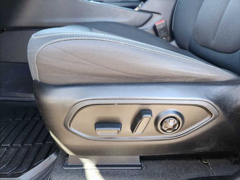 Used 2023 Jeep Grand Cherokee L Laredo image 8