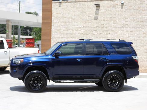 Used 2020 Toyota 4Runner SR5 AWD/4WD image 30