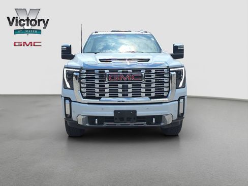 Used 2026 GMC Sierra 2500 Denali w/ Denali Reserve Package AWD/4WD image 2