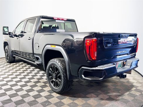 Used 2022 GMC Sierra 3500 Denali w/ Denali Black Diamond Edition image 7