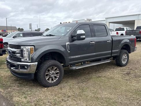 Used 2019 Ford F250 XLT w/ XLT Premium Package image 2
