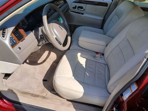 Used 1999 Lincoln Town Car Executive RWD image 13