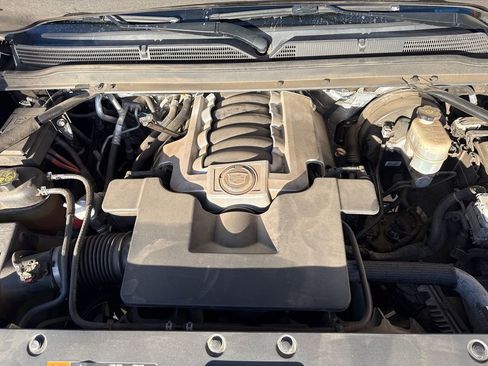 Used 2015 Cadillac Escalade Premium image 25