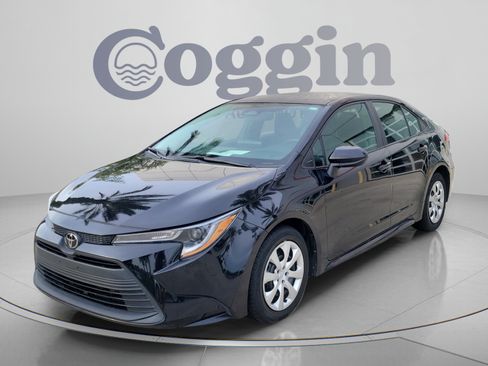 Used 2024 Toyota Corolla LE FWD image 1
