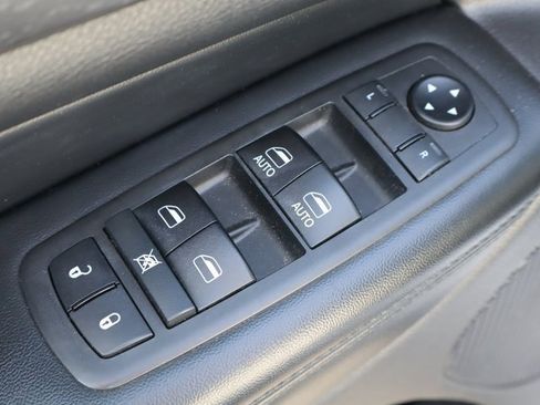 Used 2018 Jeep Grand Cherokee Altitude image 15