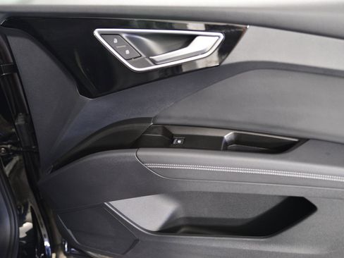 Used 2025 Audi Q4 e-tron Premium Plus w/ Premium Plus image 20