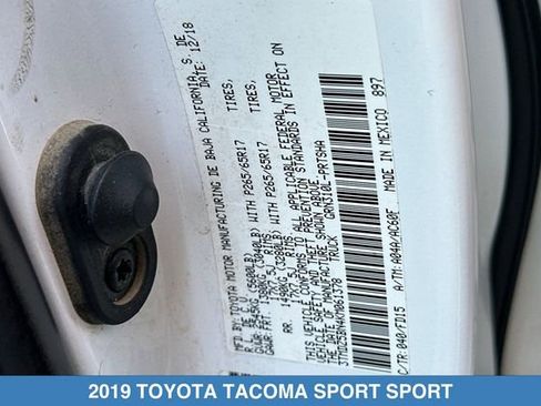 Used 2019 Toyota Tacoma TRD Sport w/ Technology Package AWD/4WD image 30