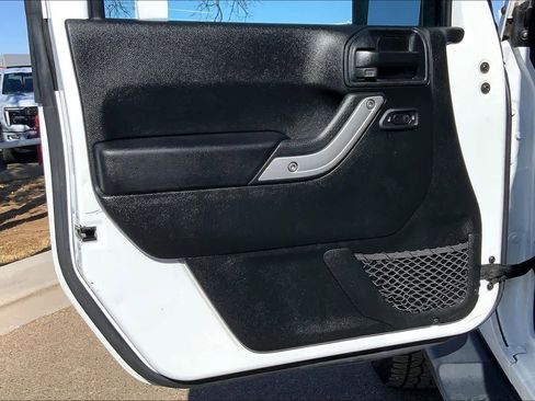 Used 2018 Jeep Wrangler Unlimited Sahara image 21