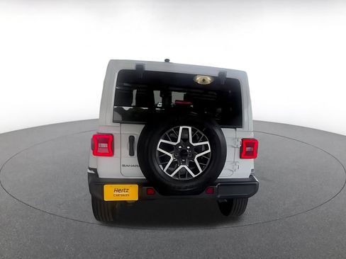 Used 2025 Jeep Wrangler Unlimited Sahara AWD/4WD image 11
