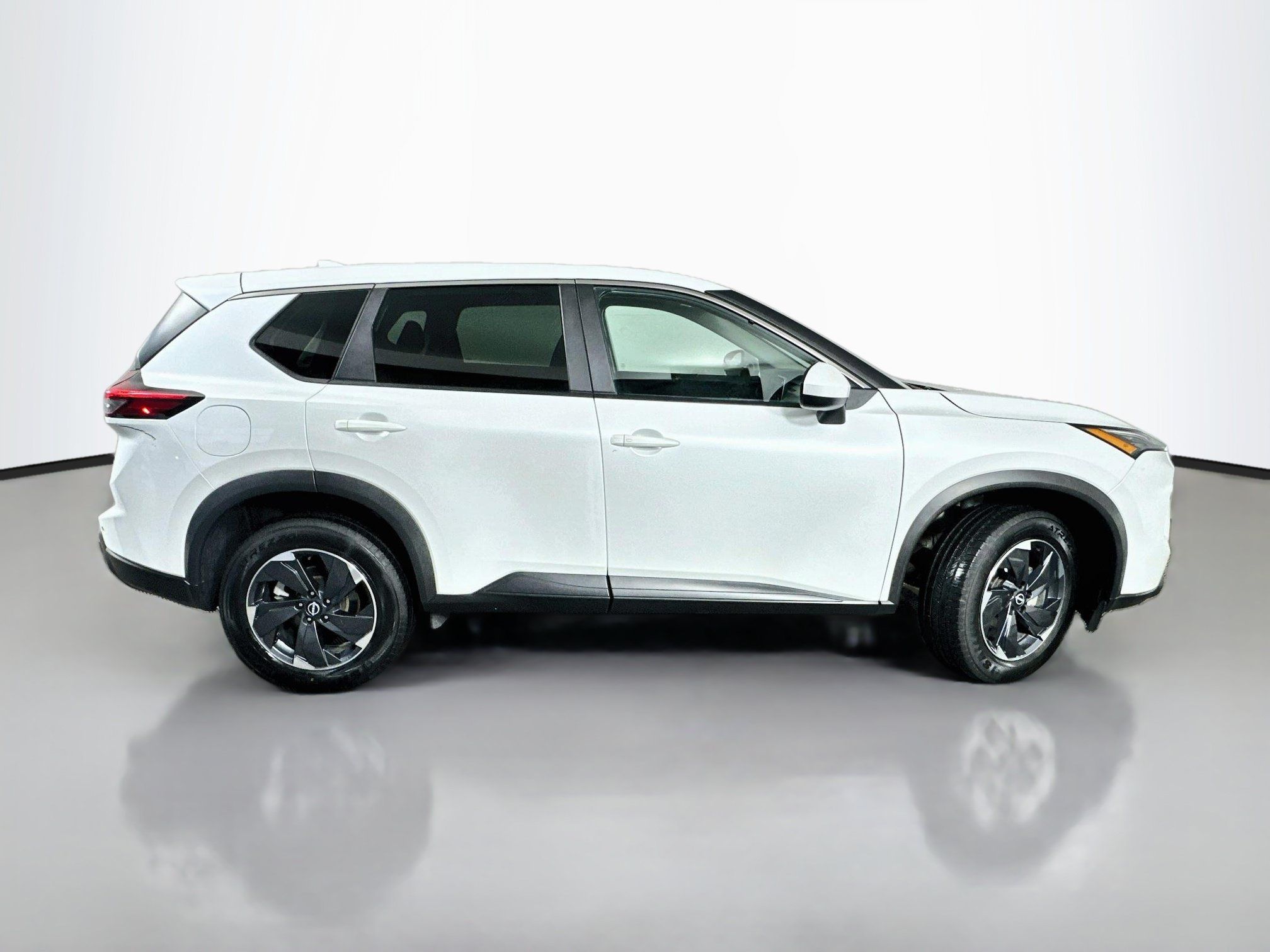 Used 2024 Nissan Rogue SV AWD/4WD image 8