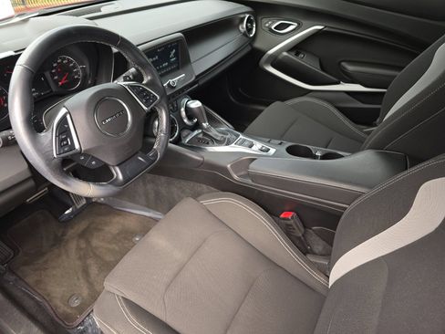 Used 2018 Chevrolet Camaro LT RWD image 9