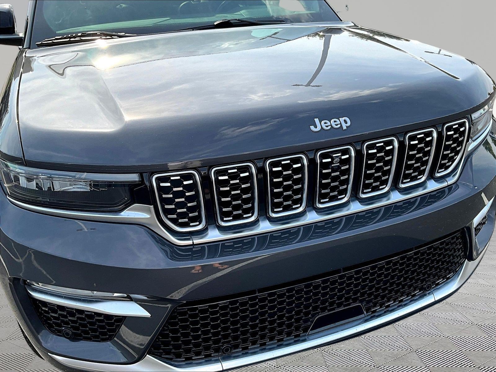 Used 2025 Jeep Grand Cherokee Summit w/ MOPAR Finishing Package AWD/4WD image 32