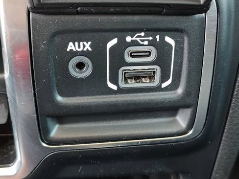 Used 2024 Jeep Gladiator Sport AWD/4WD image 19