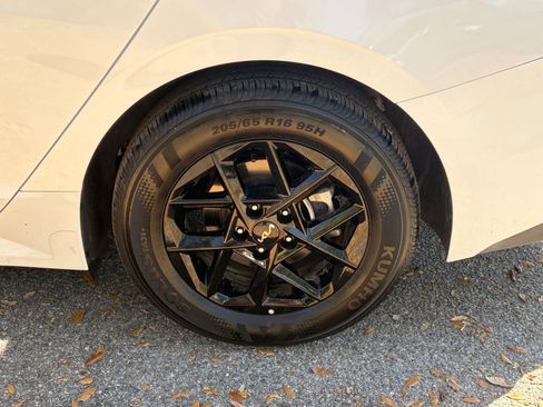 Used 2025 Kia K5 LXS image 25