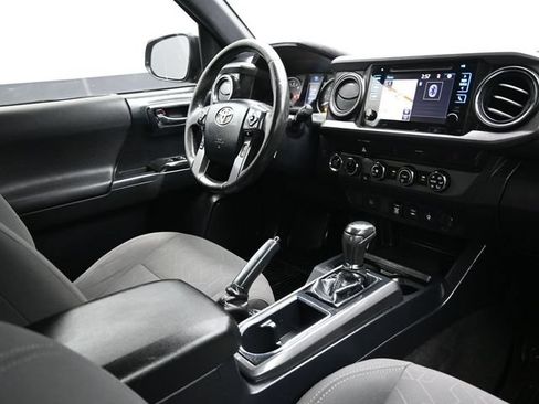Used 2019 Toyota Tacoma TRD Sport AWD/4WD image 12