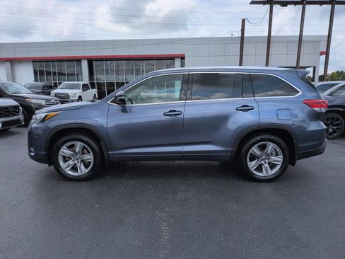 Used 2017 Toyota Highlander Limited AWD/4WD image 2