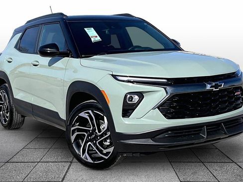 Used 2024 Chevrolet TrailBlazer RS w/ Driver Confidence Package image 2