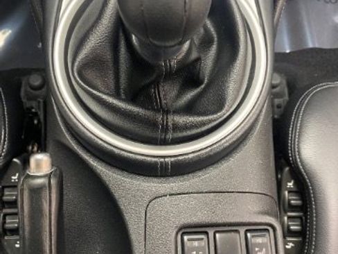 Used 2010 Nissan 370Z Touring image 16