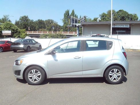 Used 2016 Chevrolet Sonic LT FWD image 2