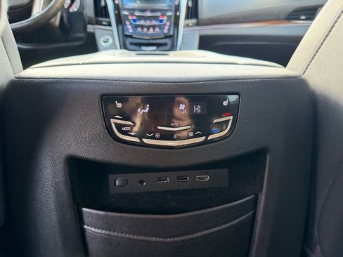 Used 2019 Cadillac Escalade Luxury RWD image 18