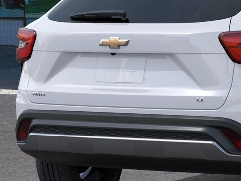 New 2026 Chevrolet Trax LT w/ Driver Confidence Package FWD image 38
