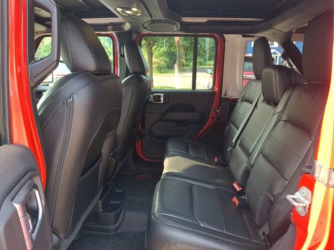 Used 2021 Jeep Wrangler Unlimited Sahara AWD/4WD image 10
