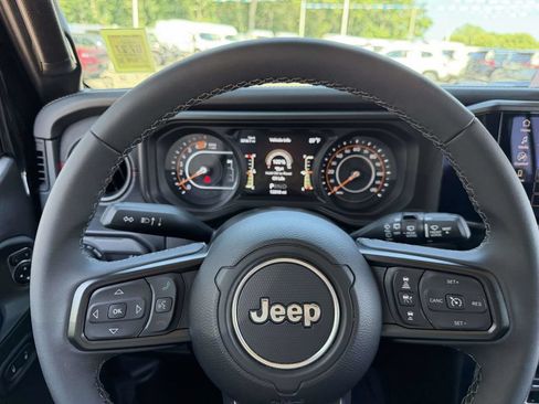 Used 2026 Jeep Wrangler Unlimited Rubicon AWD/4WD image 38