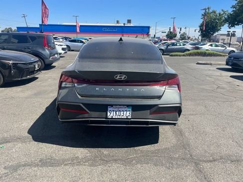 Used 2025 Hyundai Elantra SE FWD image 6