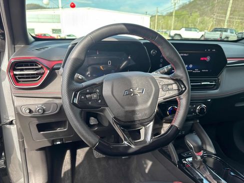 Used 2025 Chevrolet TrailBlazer RS w/ Driver Confidence Package FWD image 14