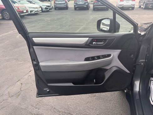 Used 2018 Subaru Outback 2.5i Premium image 14