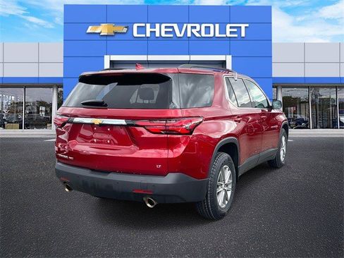Used 2023 Chevrolet Traverse LT image 11