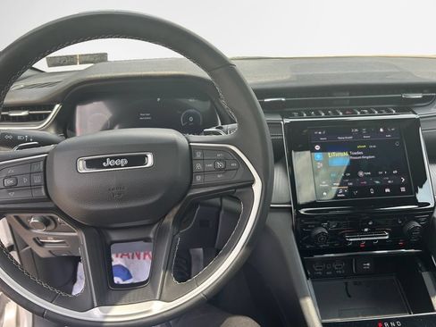 Certified 2023 Jeep Grand Cherokee Altitude AWD/4WD image 16