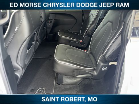 New 2027 Chrysler Pacifica Limited w/ Family Tech Group AWD/4WD image 28