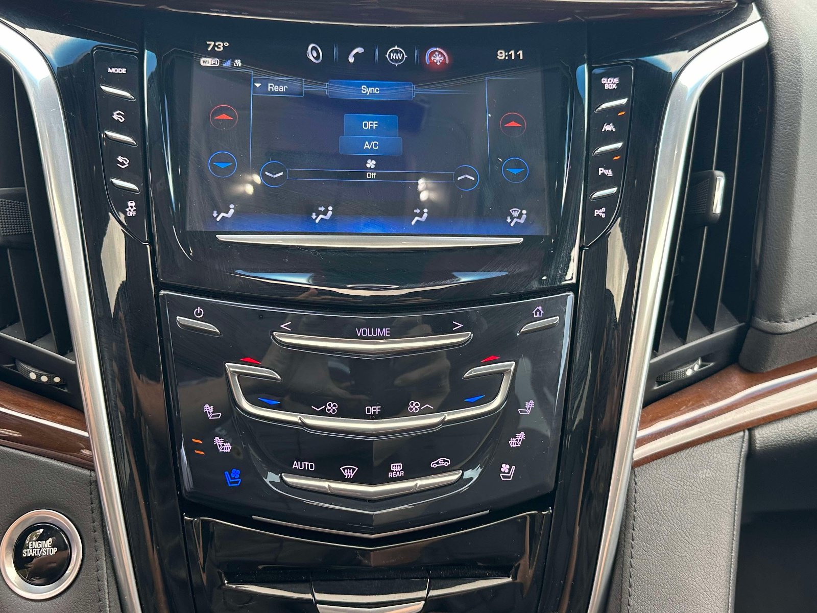 Used 2020 Cadillac Escalade Premium Luxury AWD/4WD image 10