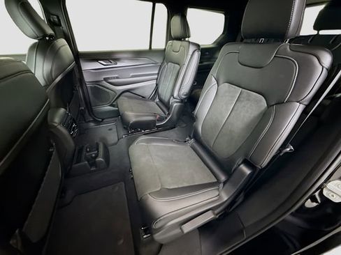 New 2025 Jeep Grand Cherokee L Altitude image 23