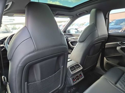 Certified 2022 Audi e-tron S Prestige w/ Prestige Package image 17