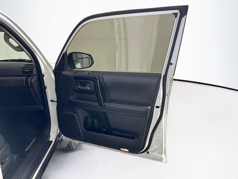 Used 2019 Toyota 4Runner TRD Off-Road Premium image 32