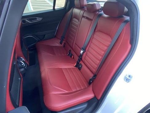 Used 2022 Alfa Romeo Giulia Veloce image 23