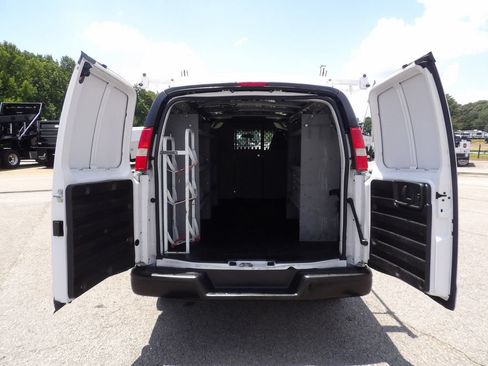 Used 2018 Chevrolet Express 2500 Extended RWD image 40