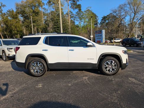 Used 2023 GMC Acadia SLE w/ Driver Convenience Package FWD image 3