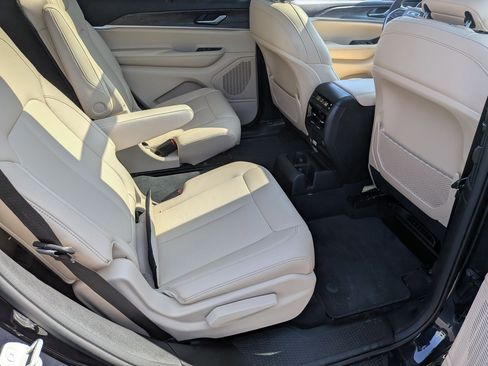 Certified 2024 Jeep Grand Cherokee L Limited w/ Luxury Tech Group II AWD/4WD image 36