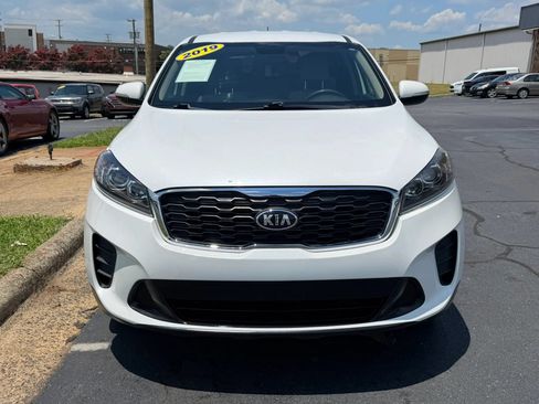 Used 2019 Kia Sorento FWD image 2