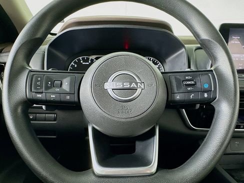 Used 2022 Nissan Rogue SV image 37