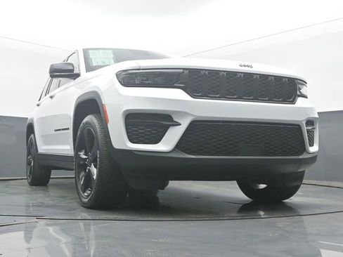 Used 2023 Jeep Grand Cherokee Altitude AWD/4WD image 51