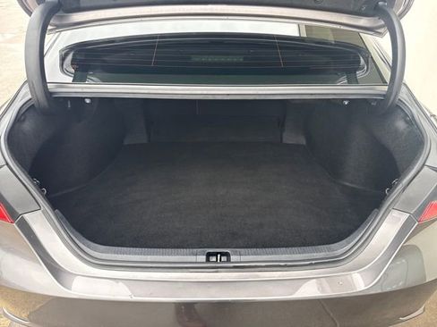 Used 2019 Toyota Camry SE w/ Sunroof Package image 21